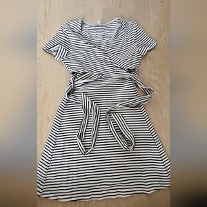 Super cute tie dress!